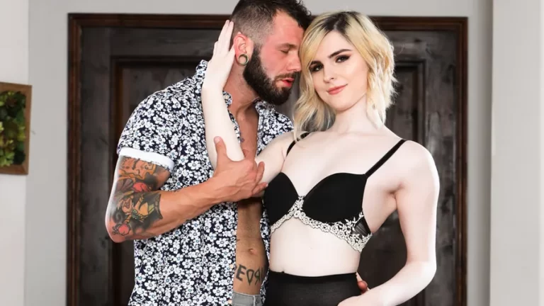 Experiência de namorada transexual #09: Ella Hollywood – Jean Hollywood, Johnny Hill