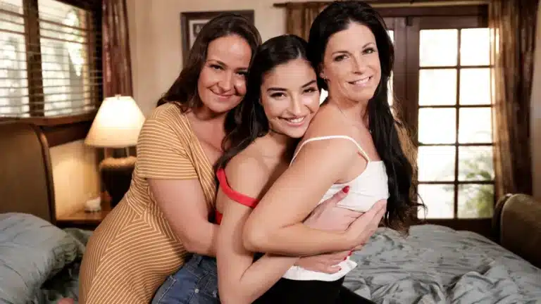 Sanduíche de esguicho de mãe e filha – India Summer, Elexis Monroe, Emily Willis