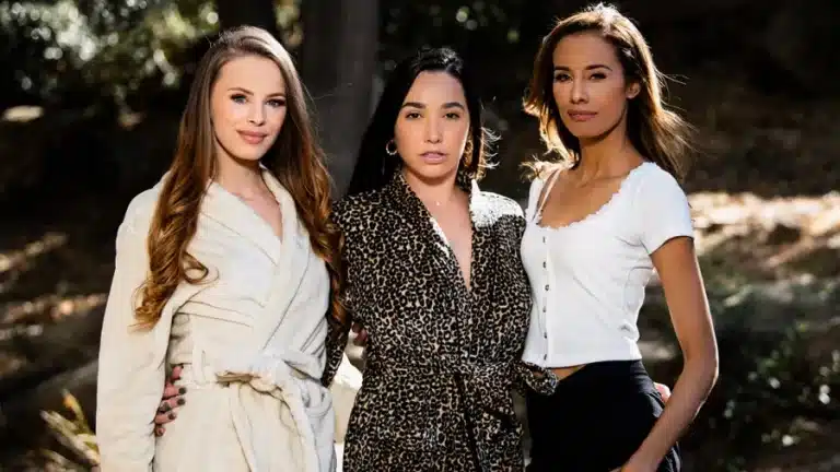 Espionando os novos vizinhos – Jillian Janson, Karlee Grey, Kylie Le Beau
