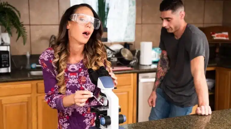 Madrasta gosta de no cu – McKenzie Lee, Billy Boston